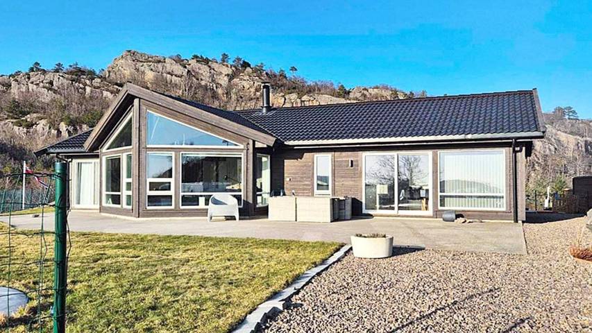 Ferienhaus für 10 Personen, mit Ausblick und Garten sowie Terrasse, mit Haustier in Süd-Norwegen