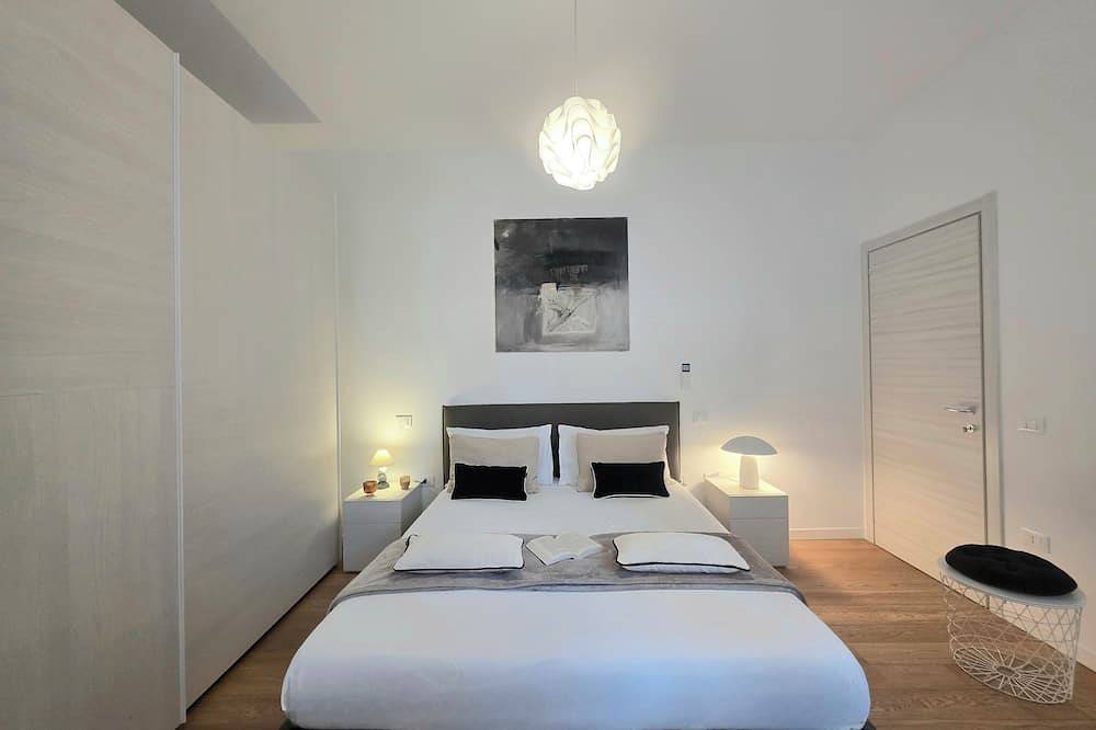 Entire apartment, Palazzo Galileo, your home by the sea, on the pedestrian island of St. Benedict. in San Benedetto del Tronto, Riviera delle Palme