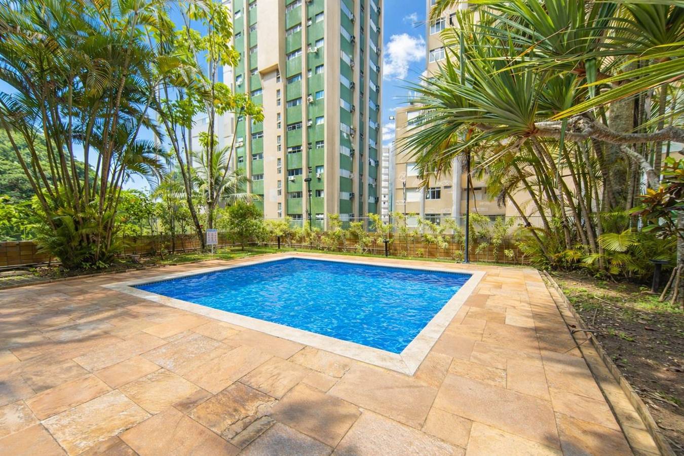 Appartamento intero, Apto com 3 quartos a 200m da Praia Pitangueiras in Praia da Enseada (Guarujá), Baixada Santista