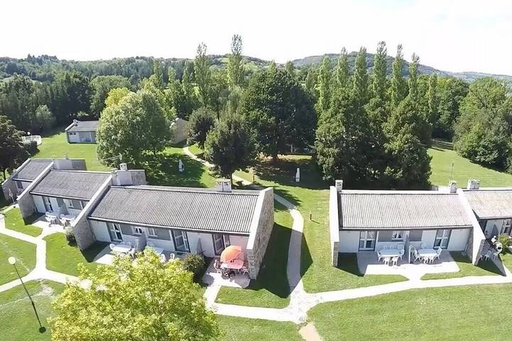 Gîte pour 5 personnes, avec terrasse ainsi que piscine et jardin à Espalion - 4