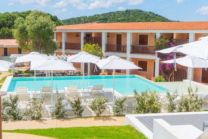 Resort per 2 persone, con Balcone/Terrazza e Piscina in Sardegna