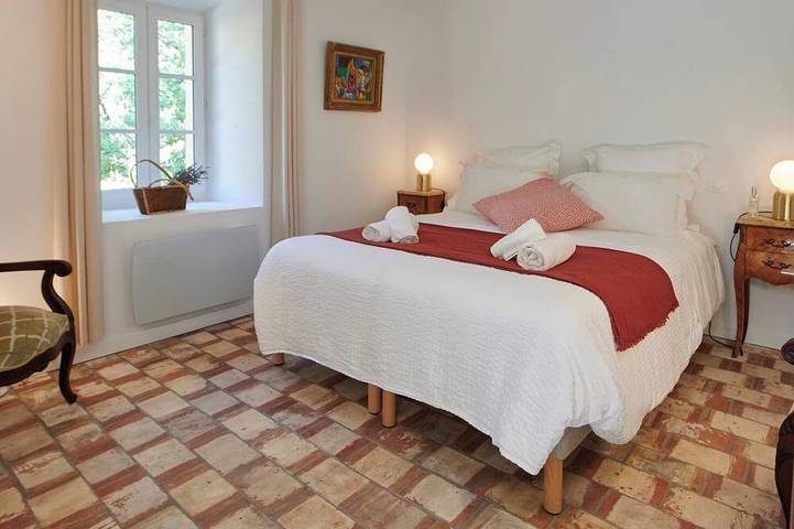 This castle is a 9 bedroom(s), 4 bathrooms, located in Néoules, Provence-Alpes-Côte d'Azur. in Néoules, Côte méditerranéenne (France)