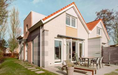 Ferienhaus für 6 Personen, mit Seeblick und Ausblick sowie Garten und Terrasse in Makkum