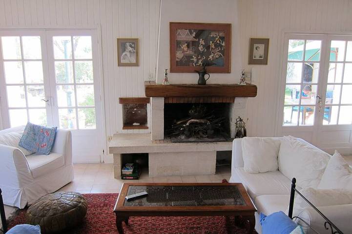 Riverside 4 bedroom House in a stunning village, close to miles of beaches in Mornac-sur-Seudre, Côte de Beauté