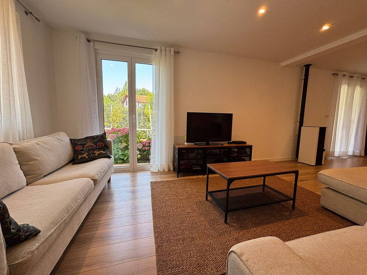 Beautiful house for 10, pool and garden in Urrugne in Urrugne, Bayonne region