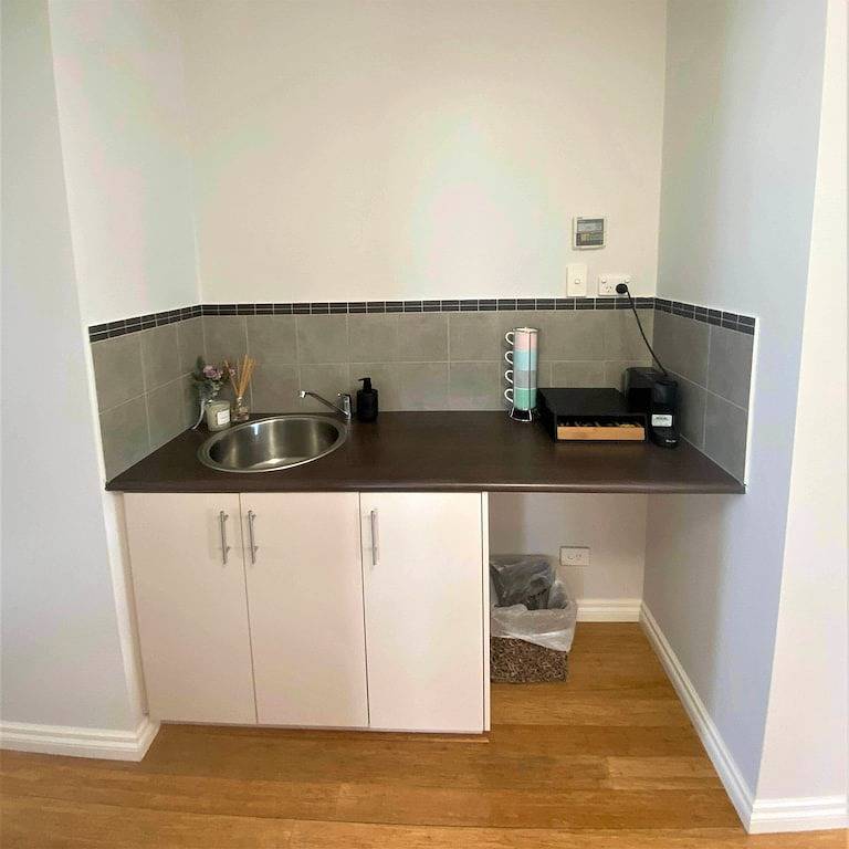 “Waterlily House” - Luxury Mandurah Canal Holiday Home - Jetty, Bbq, Sleeps 14 in Mandurah, Western Australia