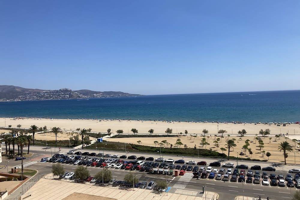 Entire apartment, Comfortable flat in Empuriabrava by the strand with a stunning view on the bay. in Empuriabrava, Upper Empordà