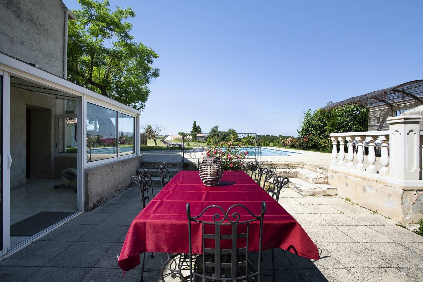 Charming Villa in La Tour-d'Aigues with Private Pool in La Tour-d'Aigues, Parc naturel régional du Luberon