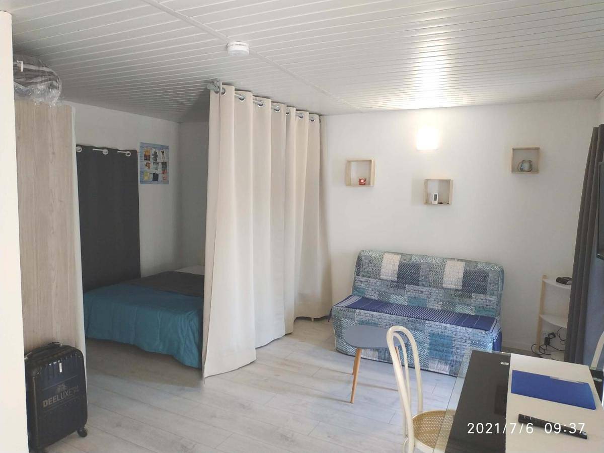 Appartement entier, Apartment with Mountain View in Le Boulou, Région de Céret