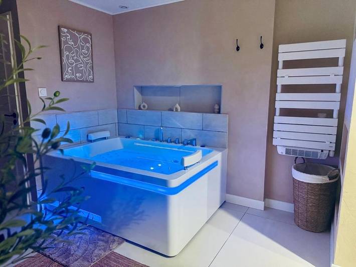 Appartement de vacances pour 2 personnes, avec jacuzzi ainsi que terrasse et sauna