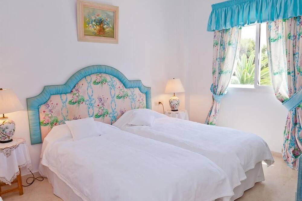 Beautiful family villa with pool next to the sea, Opposite Nikki Beach near Don Carlos Hotel in Marbella East, Marbella