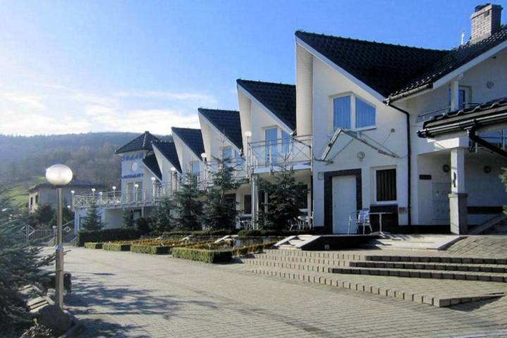 Ferienhaus für 6 Personen, mit Kinderpool und Garten sowie Ausblick und Pool, kinderfreundlich