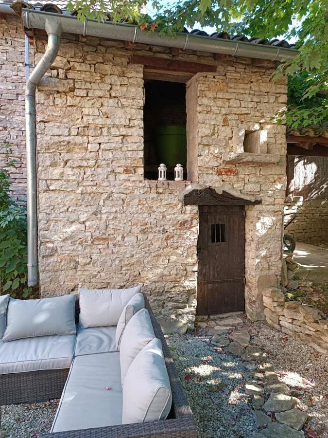 Gîte pour 4 personnes, avec jardin à Boyer