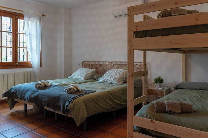 Gîte pour 15 personnes, avec Jardin à Alcover - 4