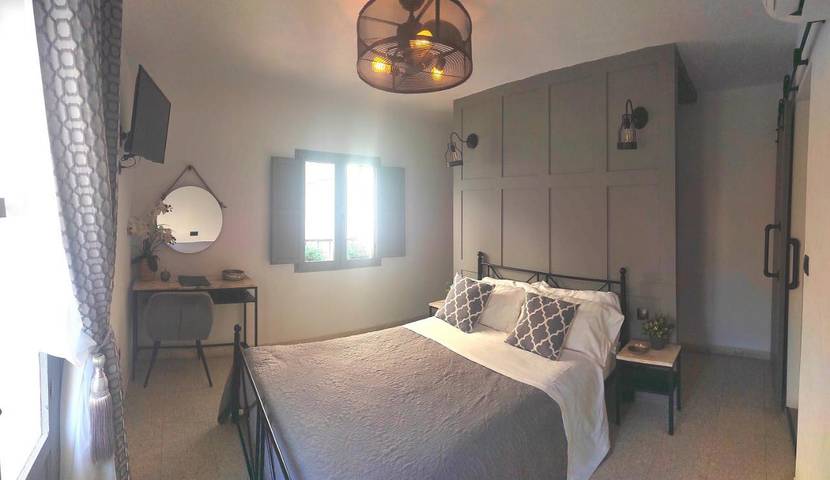 Apartamento para 2 personas, con terraza y vistas, Se admiten mascotas en Otívar