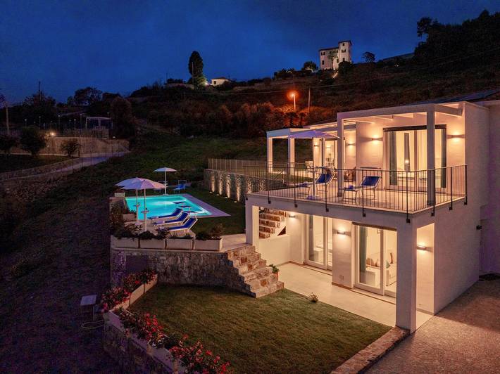 Villa for 8 people, with Terrace and Yard in San Remo