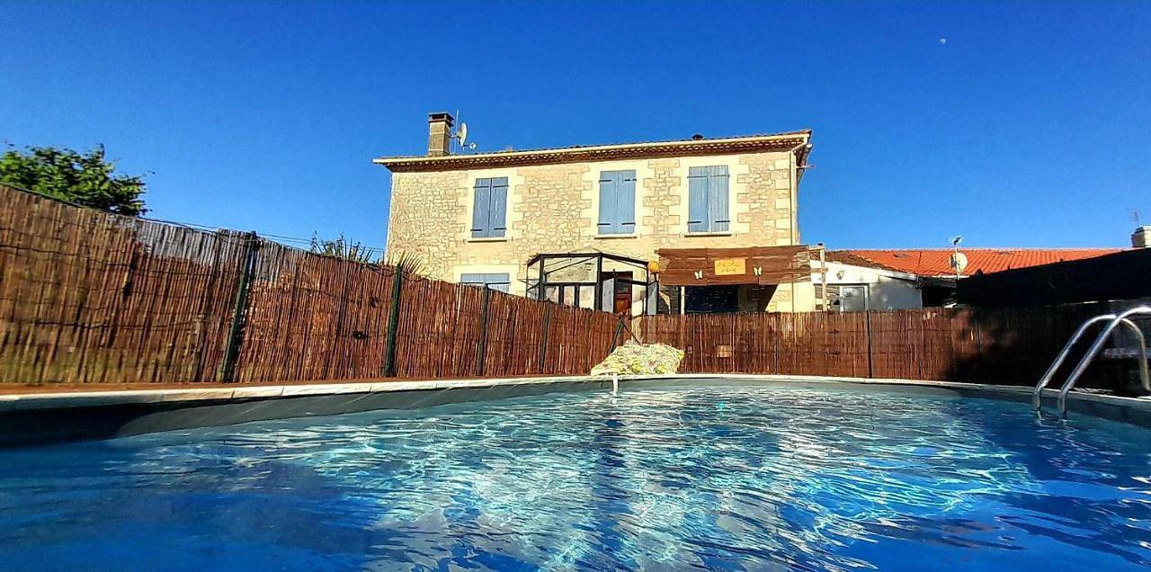 Les Flots De Ma Vie Chambres D Hotes et tipi Florence Et Virginie Gossin in Barzan, Région de Saintes