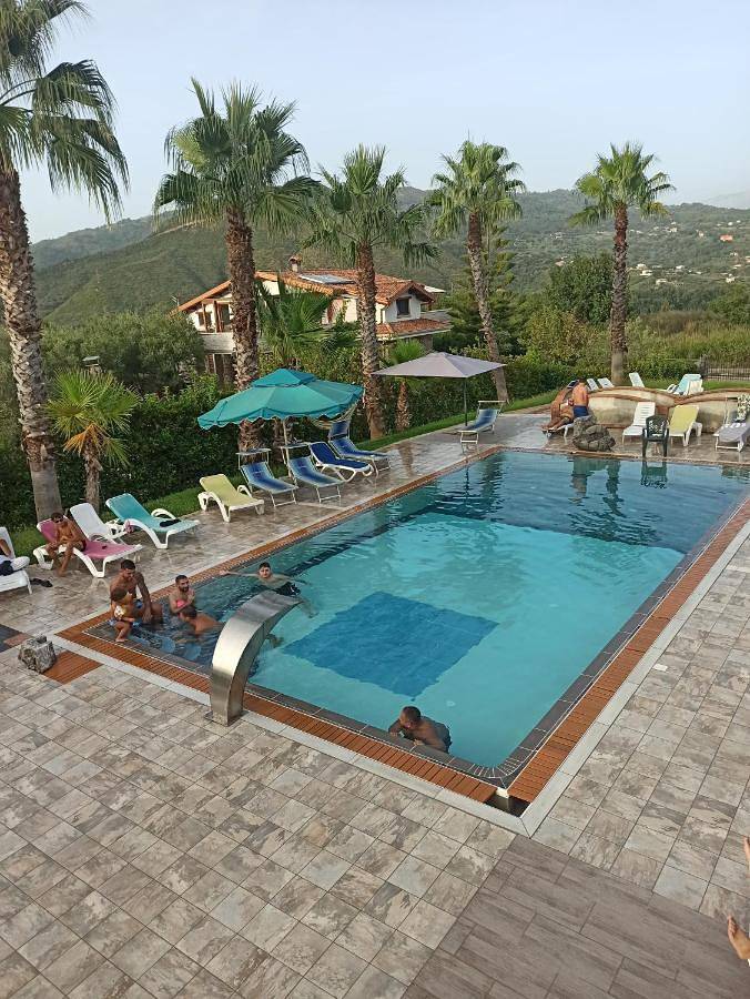 Maison de campagne pour 6 personnes, avec piscine ainsi que vue et jardin, animaux acceptés à Santa Marina - 2