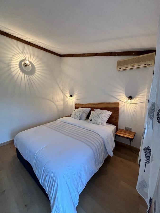 Maison d’hôte pour 2 personnes, avec vue et terrasse ainsi que piscine et jardin