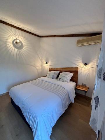 Gîte pour 2 personnes, avec jardin et terrasse ainsi que vue et piscine dans Riviere Du Mat