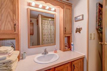 Vacation House for 8 Guests in Deep Creek Lake, Garrett County, Picture 1