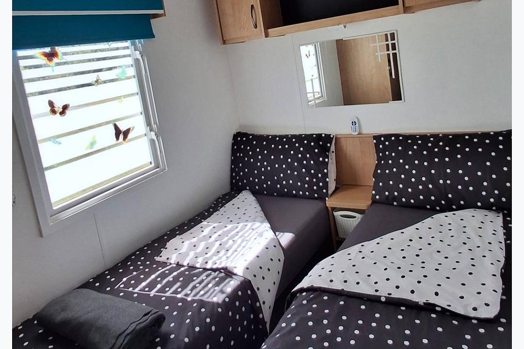 Static Caravan, 3 Bed, Sleeps 7, No Pets in Northampton, Northamptonshire