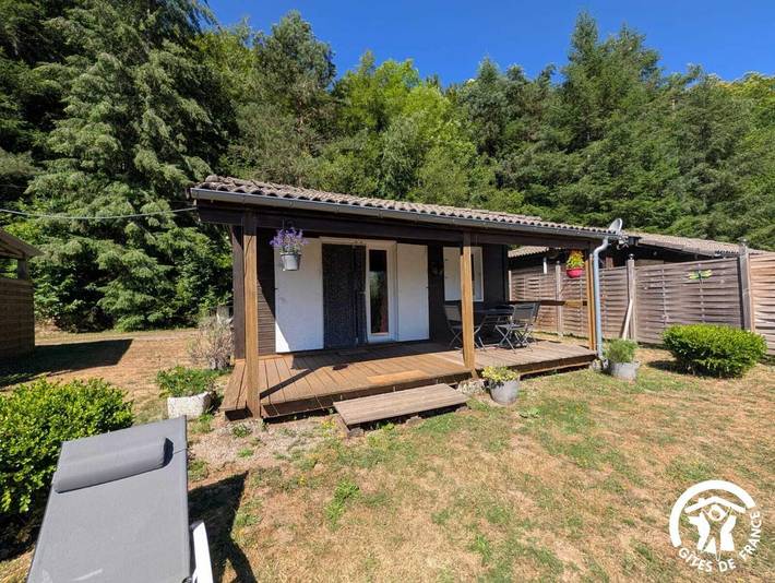 Gîte pour 2 personnes, avec jardin et terrasse ainsi que sauna et jacuzzi
