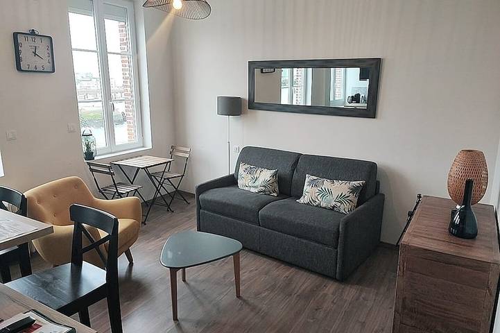 Entire apartment, Elegant Studio, facing marina and harbour in Fécamp, Le Havre region