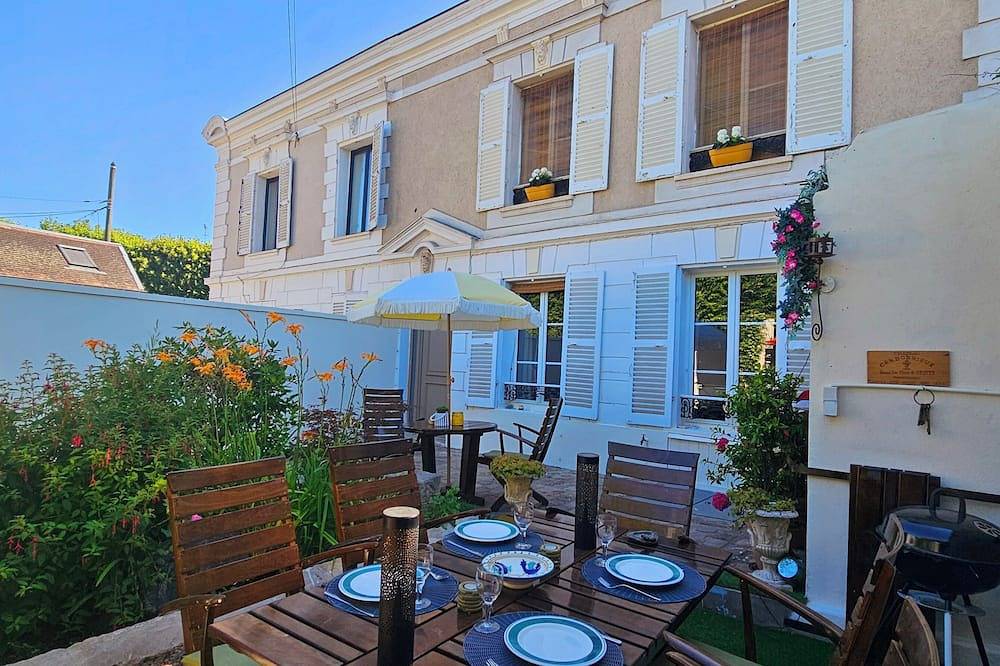 Charming house in the center of Milly, close to shops and tourist attractions. in Milly-la-Forêt, Parc naturel régional du Gâtinais français