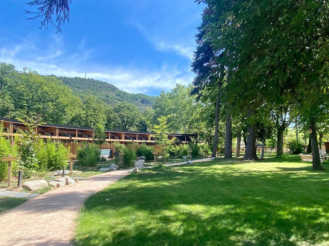 Apartamento entero, Ecolodge 4 pers mit Spa in Saint-Affrique, Parc naturel régional des Grands Causses