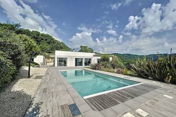 Cottage pour 6 personnes, avec jardin à Chazeaux
