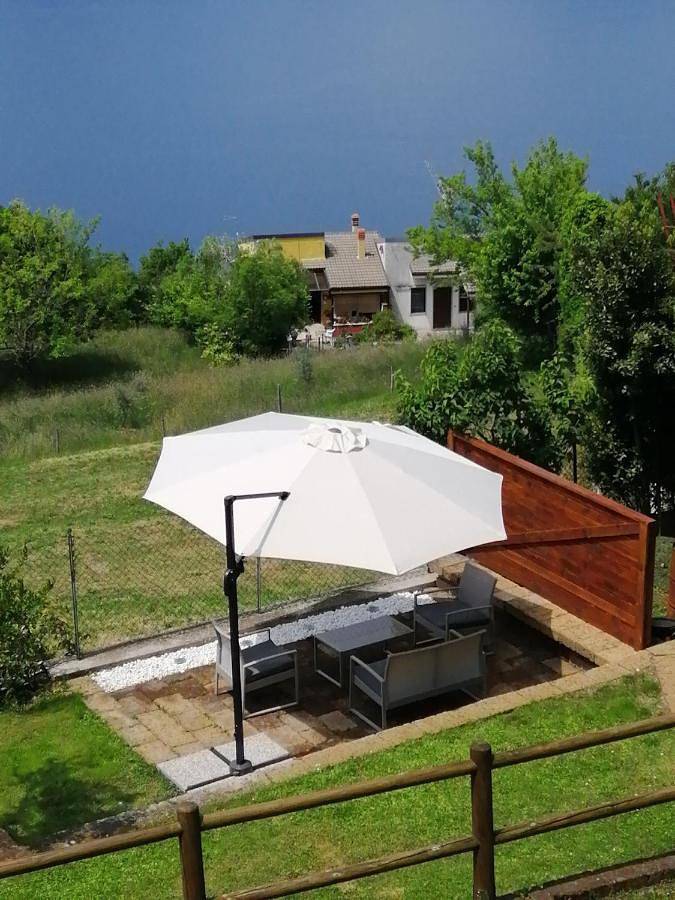 Location de vacances pour 2 personnes, avec Balcon et Terrasse ainsi que Jardin et Vue sur le lac à San Zeno di Montagna - 2