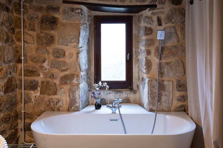 Maison d’hôte pour 22 personnes, avec jardin et jacuzzi dans Vallées-d'Antraigues-Asperjoc - 4