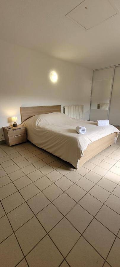 Location de vacances pour 7 personnes, avec vue et jardin à Vergisson - 2