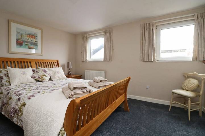 Entire apartment, Town centre apartment with parking- Dog friendly! in Padstow, Cornwall