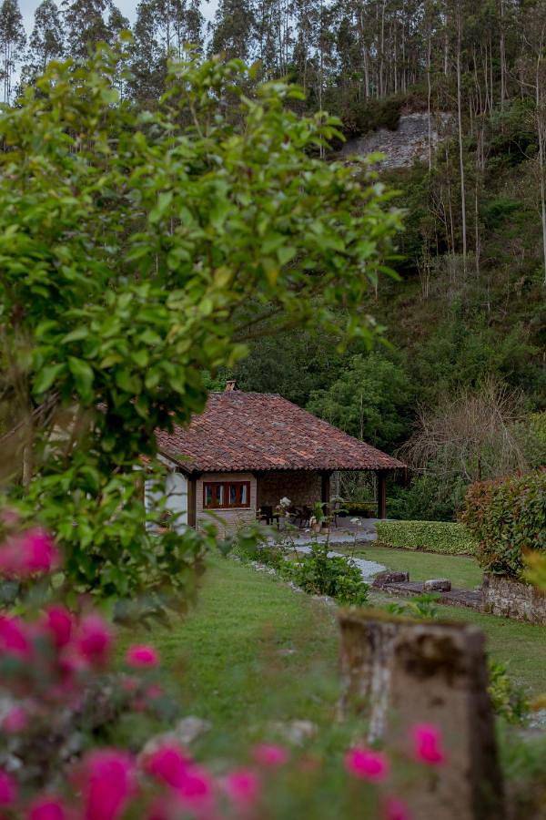 Casa rural para 2 personas, con vistas además de vistas al lago y jardín en San Vicente de la Barquera