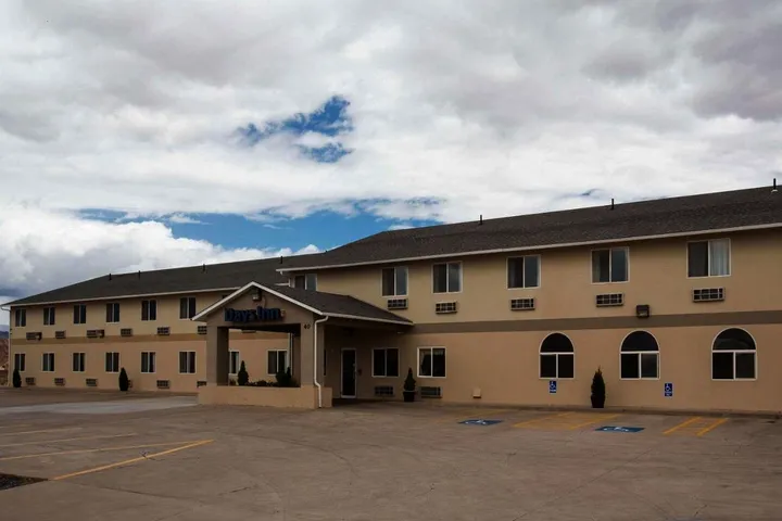Hotel for 2 people, with pool and hot tub - 1