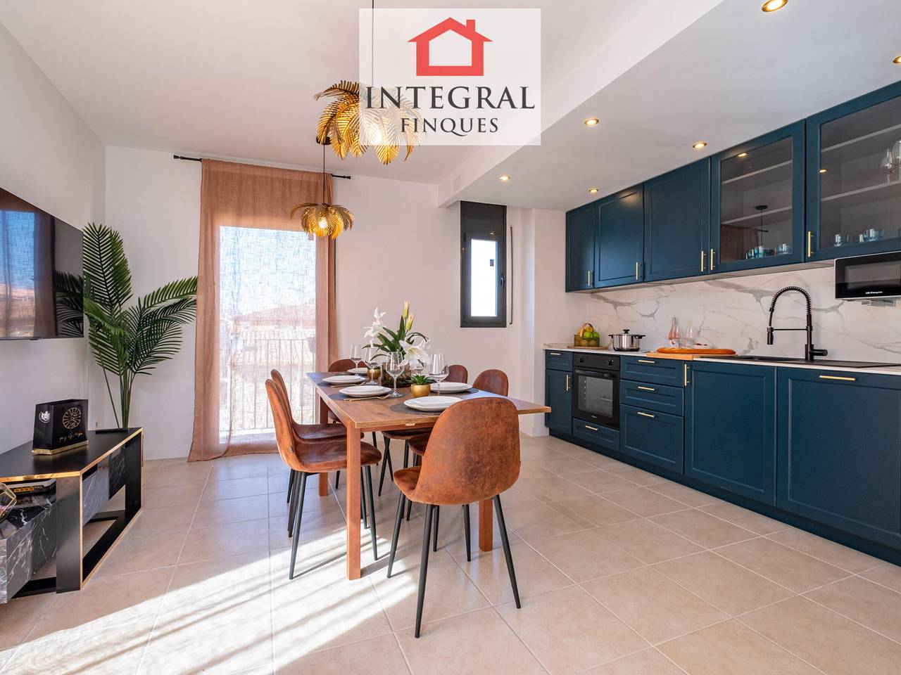 Entire apartment, Modern Apartment 3Br, 2Ba, Private Terrace, Ac & Wifi, 2nd Line to Platja Gran in Palamós, Costa Brava