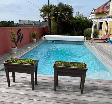 Chambre d’hôte pour 2 personnes, avec jardin et piscine ainsi que terrasse et vue à Saint-Coulomb
