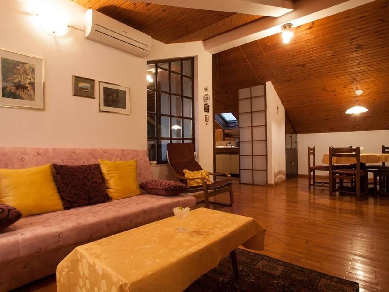 Ganze Wohnung, Ruhige Ferienwohnung mit herrlicher Aussicht in Split, Split-Dalmatien