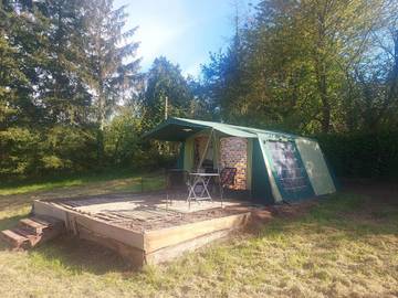 Camping pour 4 personnes, avec terrasse ainsi que jardin et vue en Ille-et-Vilaine
