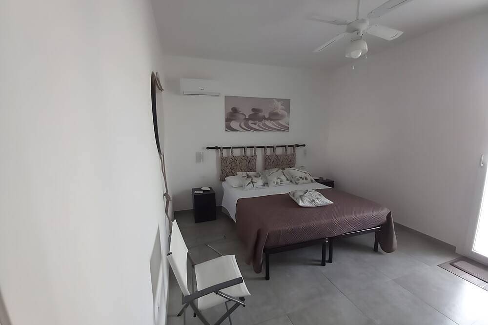 Apartamento entero, Casa vacacional 'Calarossa Tourist House Di Ale & Anny' con vistas al mar, Wi-Fi y aire acondicionado in Terrasini, Provincia de Palermo