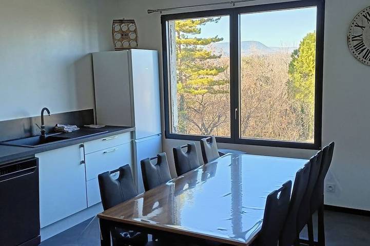 Location de vacances pour 7 personnes, avec jardin et piscine à Valaurie