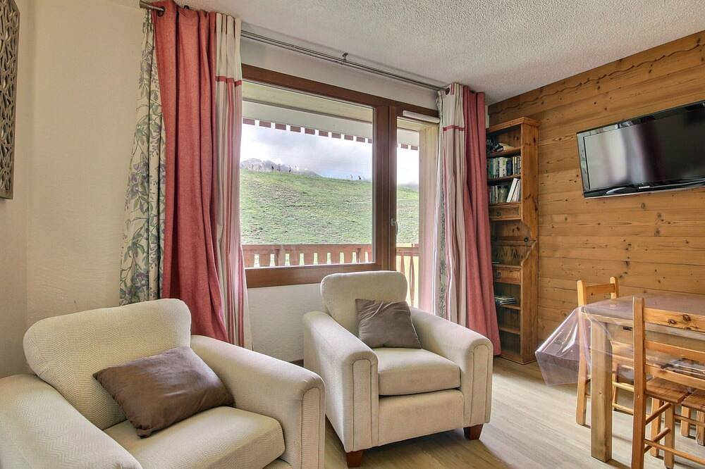 Entire apartment, Charming 2-room apartment at the foot of the slopes with balcony, for 4 people in Plagne Villages, La Plagne-Tarentaise