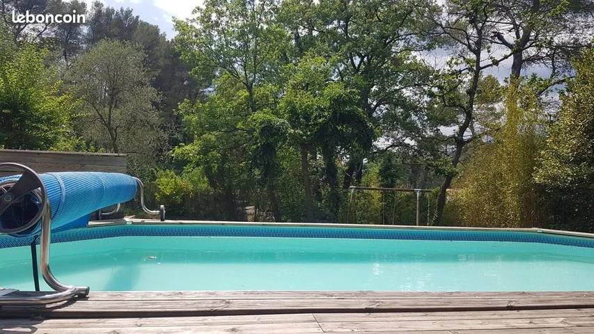 Villa pour 6 personnes, avec terrasse et jardin ainsi que vue et piscine