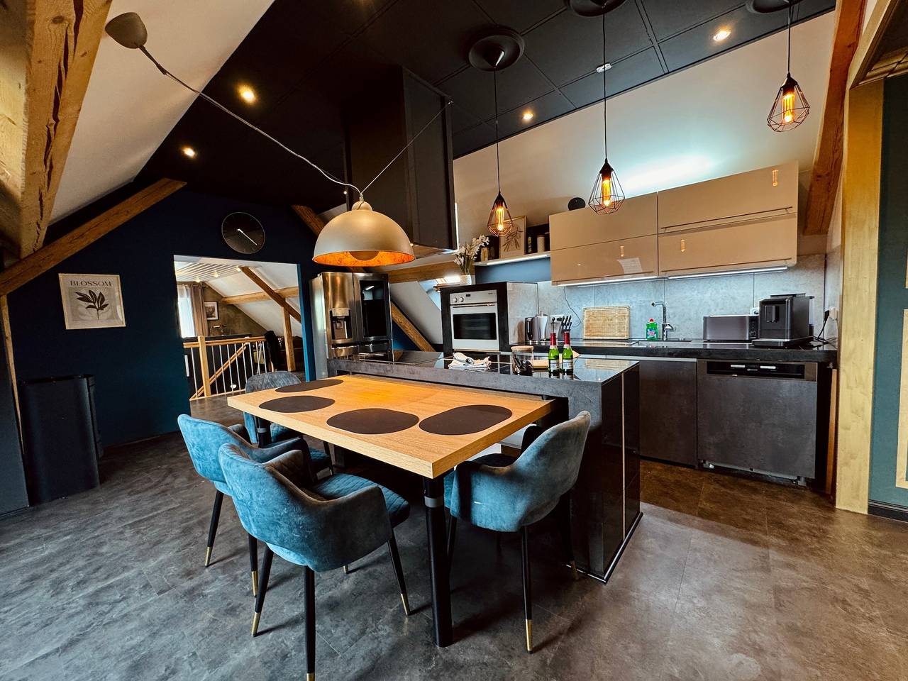 Ganze Wohnung, Ferienwohnung 'The Rooftop Of Lot54' mit privater Terrasse, privatem Garten und Wi-Fi in Feuerscheid, Eifelkreis Bitburg-Prüm