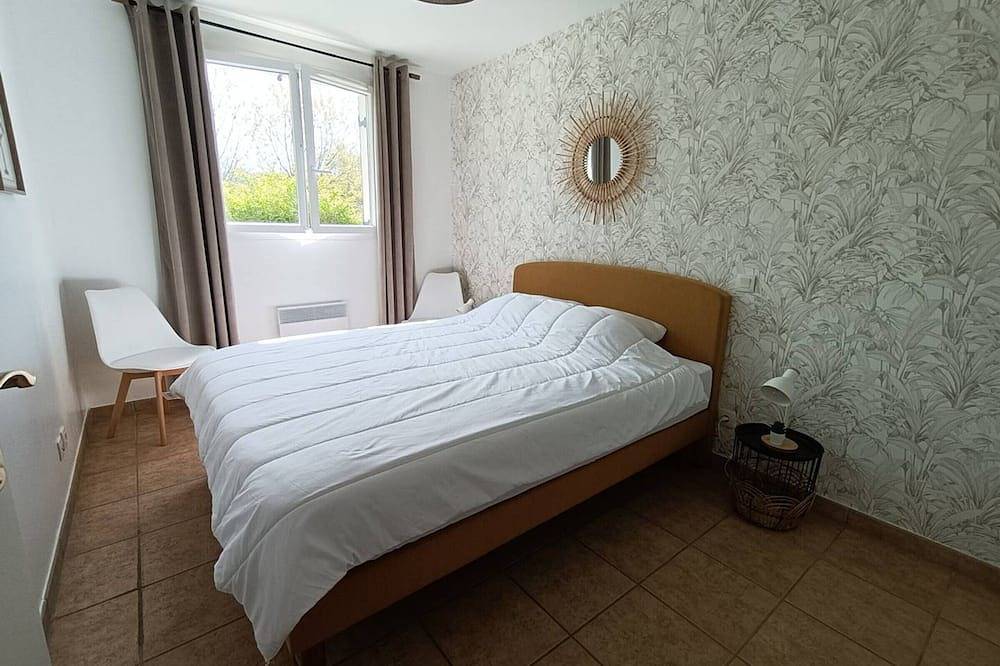 Entire apartment, Cozy 1Br Apartment with Pool Access, Near Thermes, Sleeps 4, Parking, Wi-Fi in Cambo-les-Bains, Bayonne region