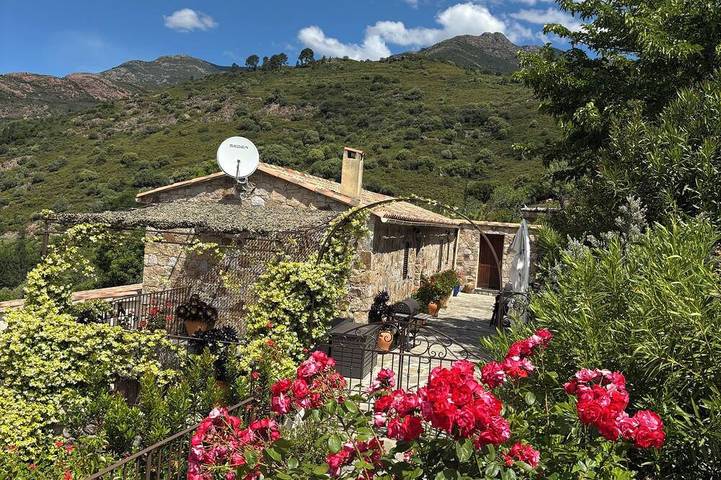 Gîte pour 6 personnes, avec jardin à Manso (homonymie)