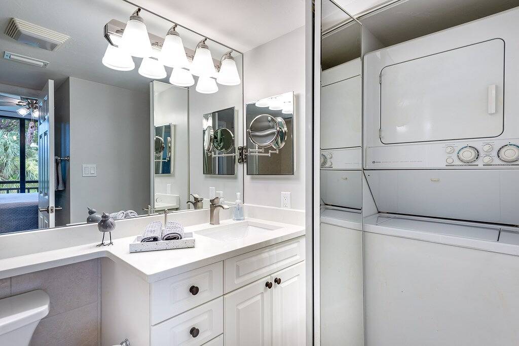 Ganze Wohnung, Sehr schön, komplett renoviert mit wunderbarem Blick und Privatstrandtstrand in Bonita Bay, Bonita Springs