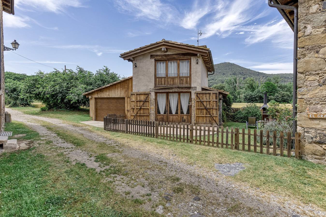 Casa de vacaciones 'El Niu' con vistas a la montaña, Wi-Fi y aire acondicionado in Montagut y Oix, Garrotxa